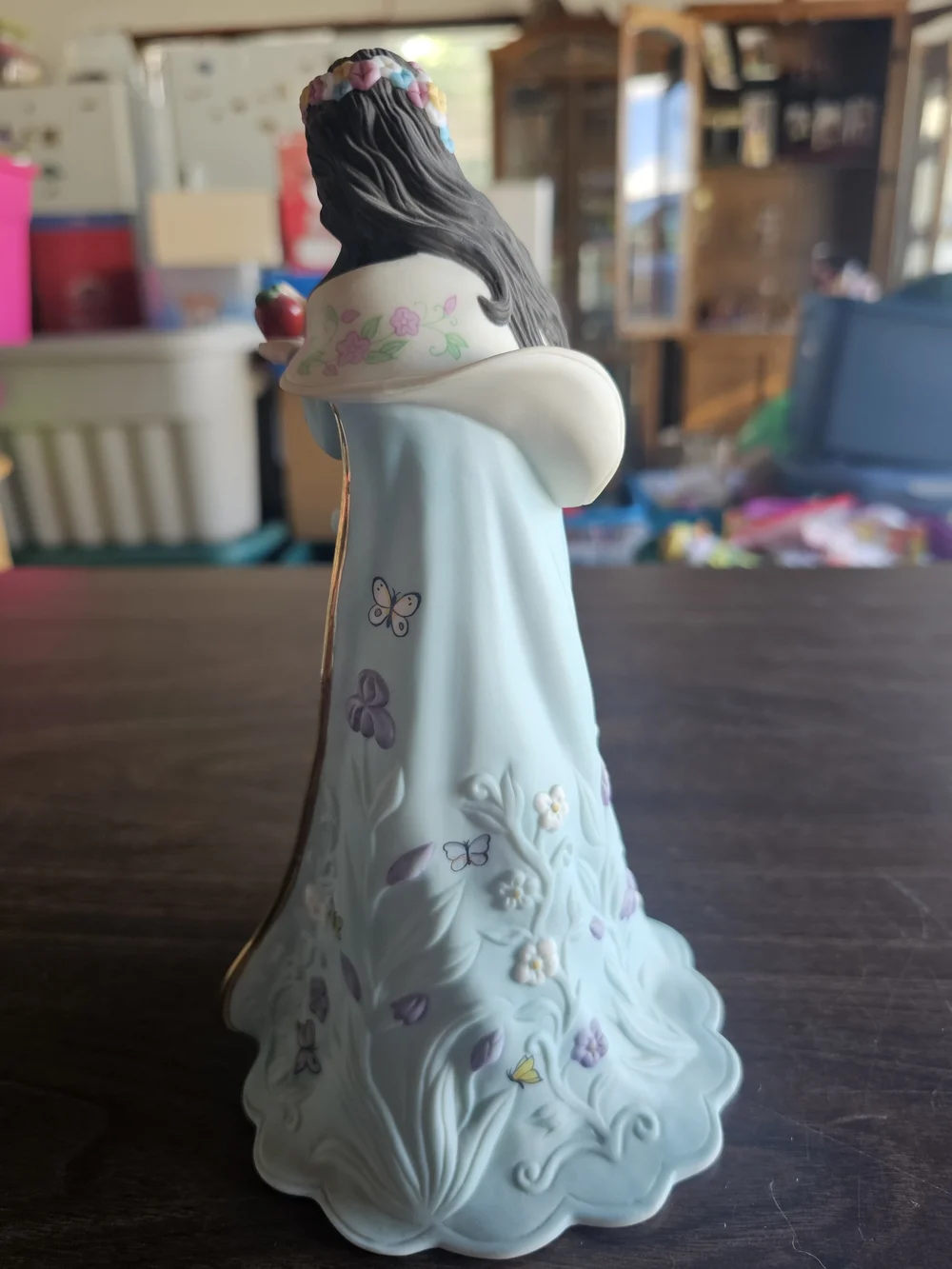 Decorative Porcelain Princess Figurine in Lavender and Mint with Red Apple❤️❤️